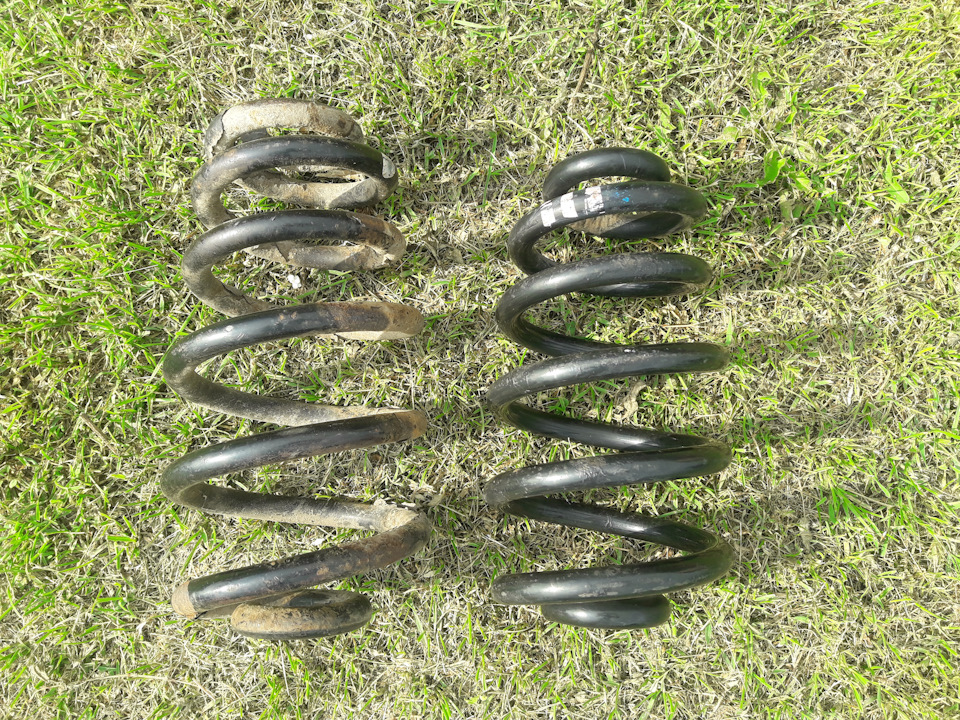 Слево моя пружина, Справо S Line — Audi A4 Avant (B7)