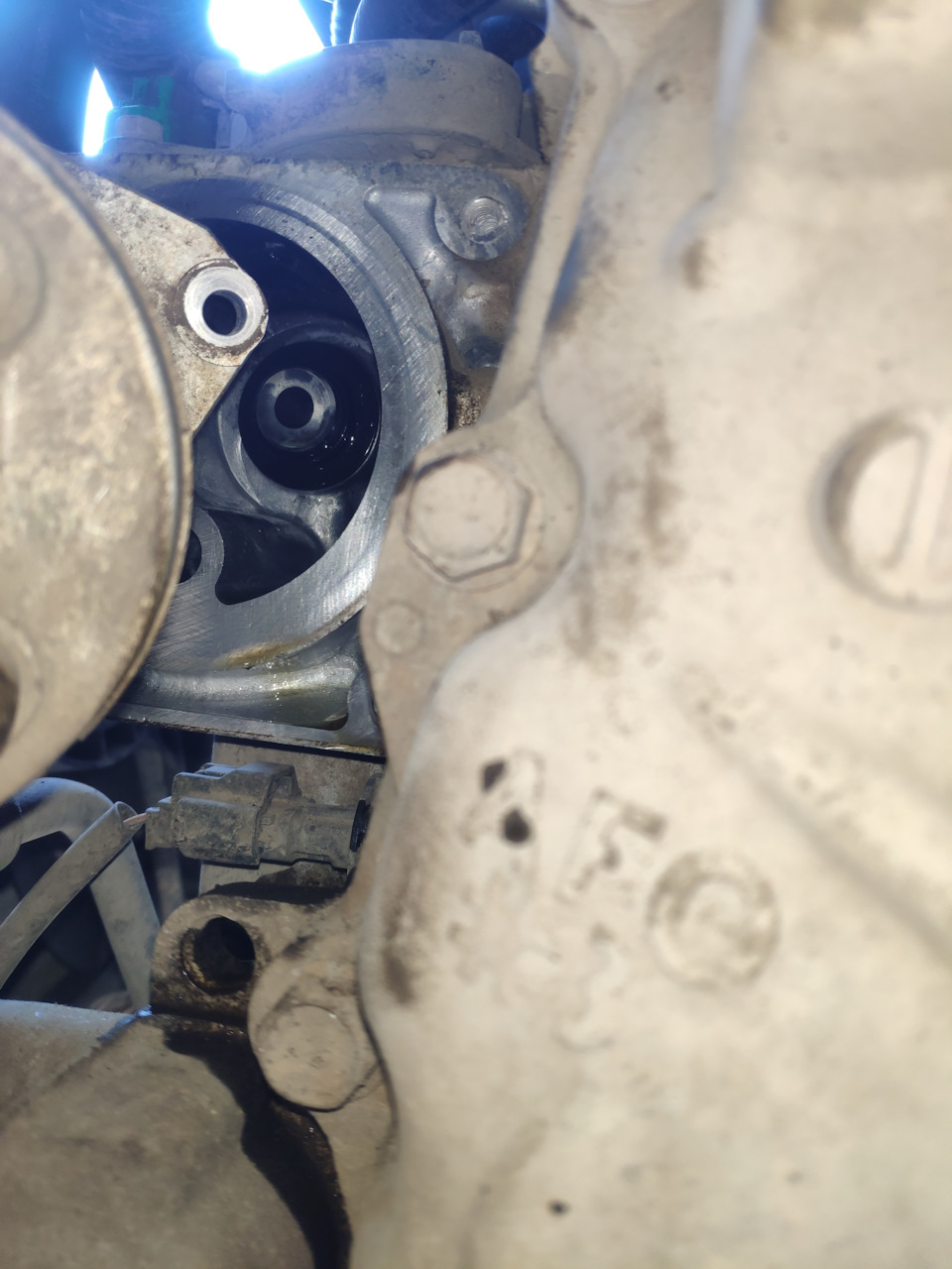 Неудобно откручивать болты, неудобно высовывать прокладку фильтра тонкой очистки… — Nissan Qashqai (1G)