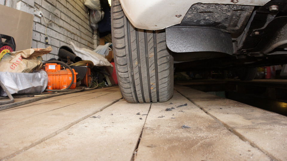 Новый правый щиток, вид спереди (объектив фотика напротив центра колоса). — Lada Vesta SW (1G)