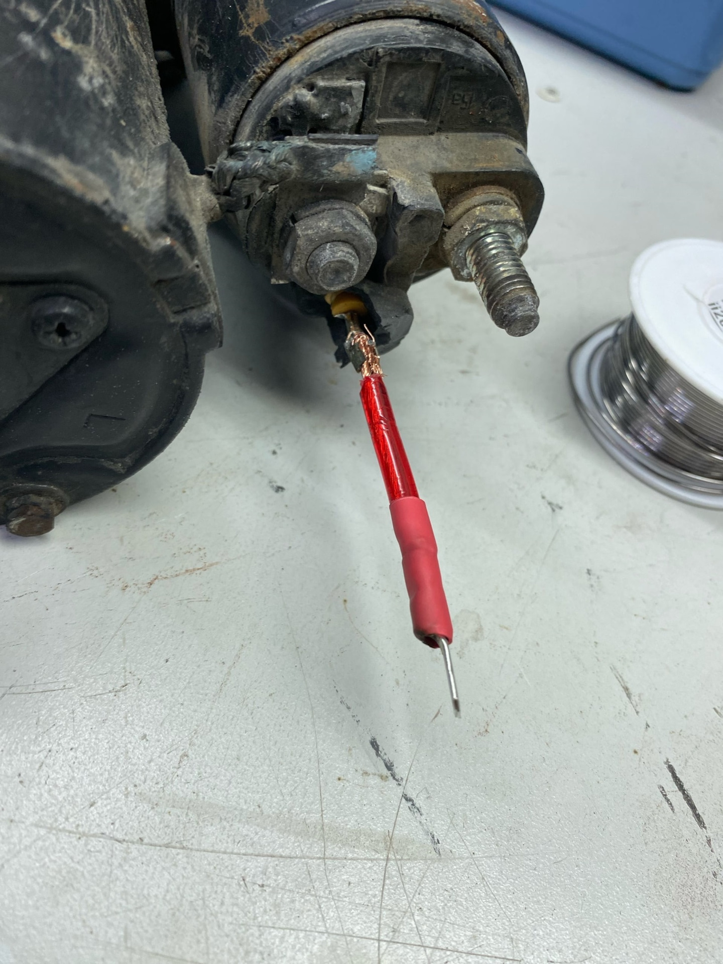 Стартер напрямую ваз 2114. Щетки стартера замыкают на массу. Стартер напрямую ваз 2109. Где находится стартер на калине 1 16 клапанов. Стартер напрямую отверткой ваз 2109.