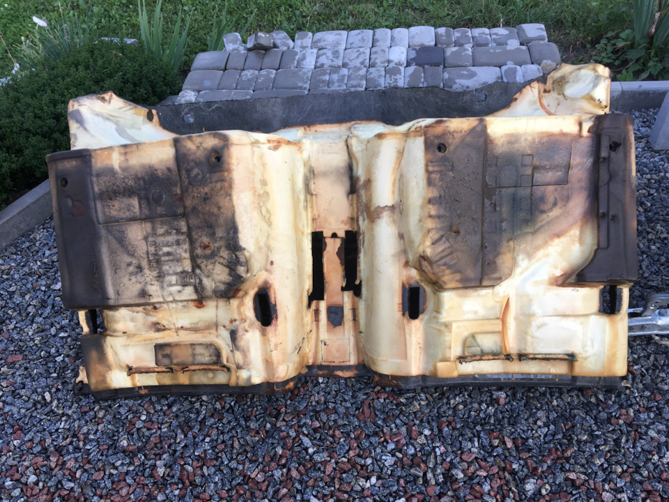 Печка дала жару, антифриз в салоне. Печалька. — BMW 7 series (E38), 2,8 ...