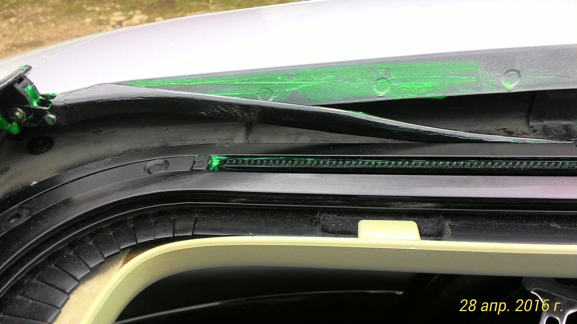 Люк хендай соната yf. Скрипит люк. Bmw g30 с люком. Сливные каналы люка nissan x trail t 30. Bmw e53 люк.