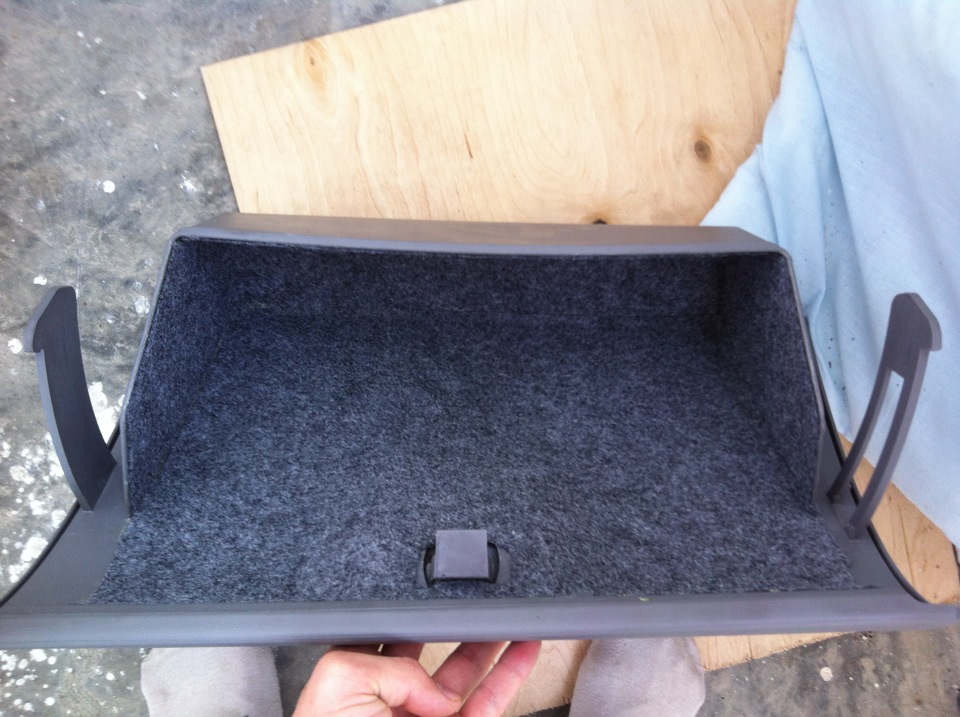 Коврик при резине на панель daewoo nexia n 150. Коврик в перчаточный ящик. Маделин для бардачка гранты. Коврик в перчаточный ящик. Коврики эва на торпеду.