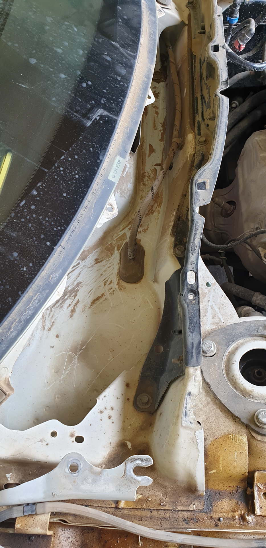 Замена лобового стекла самостоятельно. Не зря! — Mazda 3 (1G) BK, 2 л ...