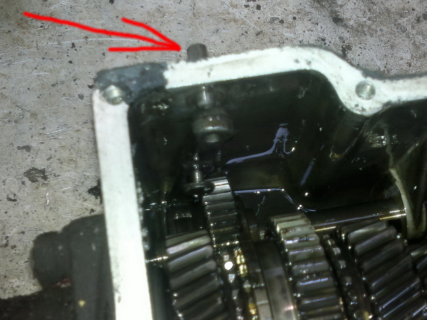 Почему нет задней скорости. Омская кпп иж 2126. Кпп 2110 не выключается скорость. Шестерня задней передачи гольф 3 1. Почему нет задней скорости.