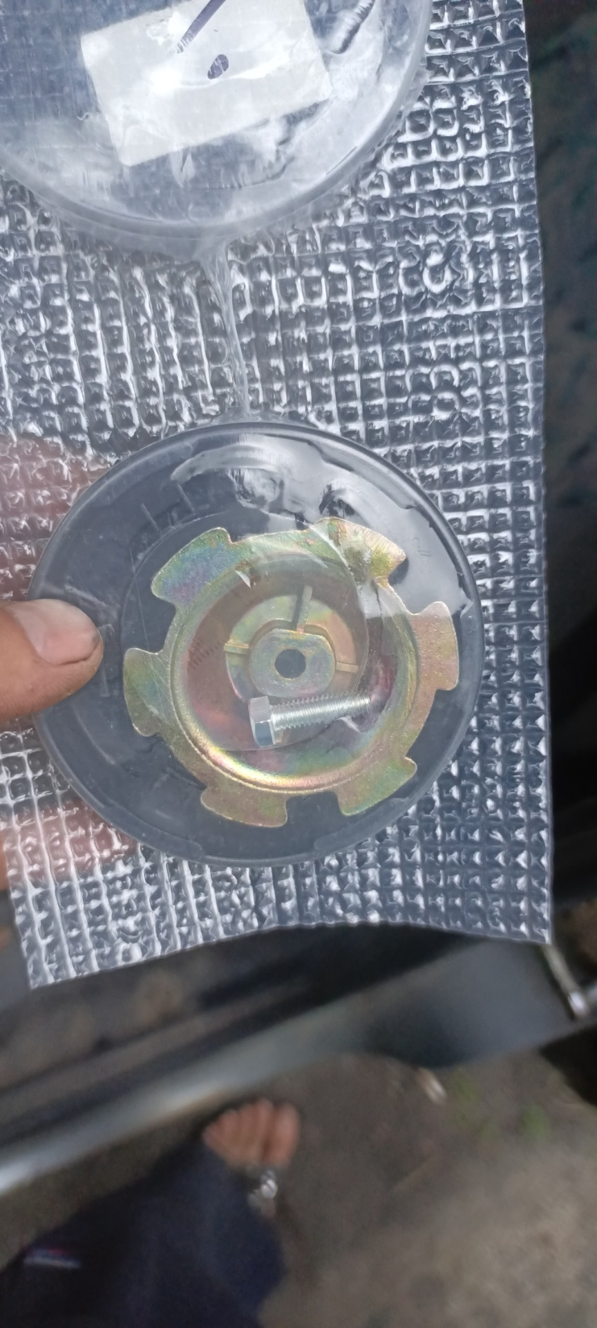 Вода под водительским ковриком. Решено — Chevrolet Niva, 1,7 л, 2004 ...