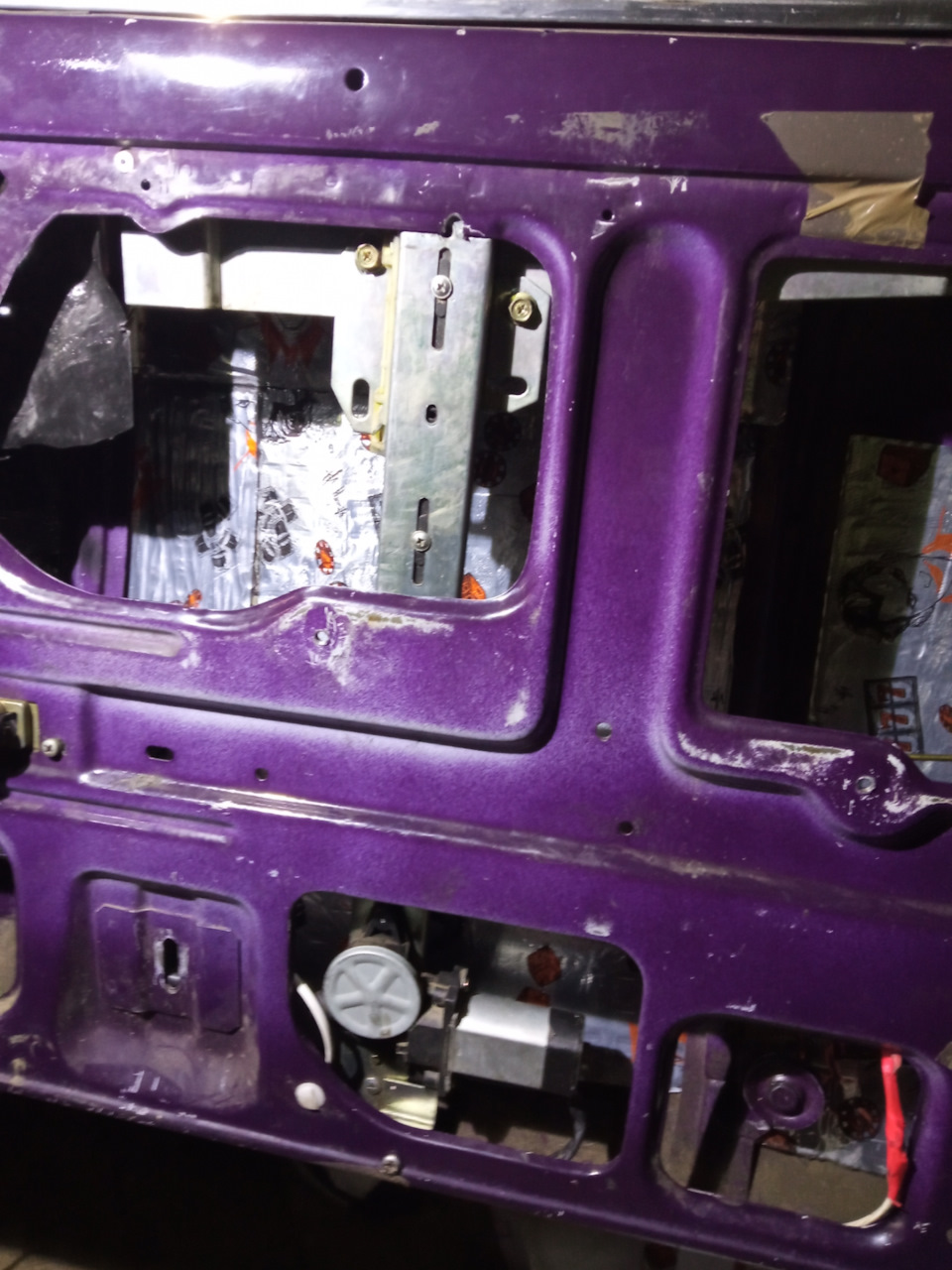 Установка стеклоподъемника и виброизоляция пассажирской двери — DRIVE2