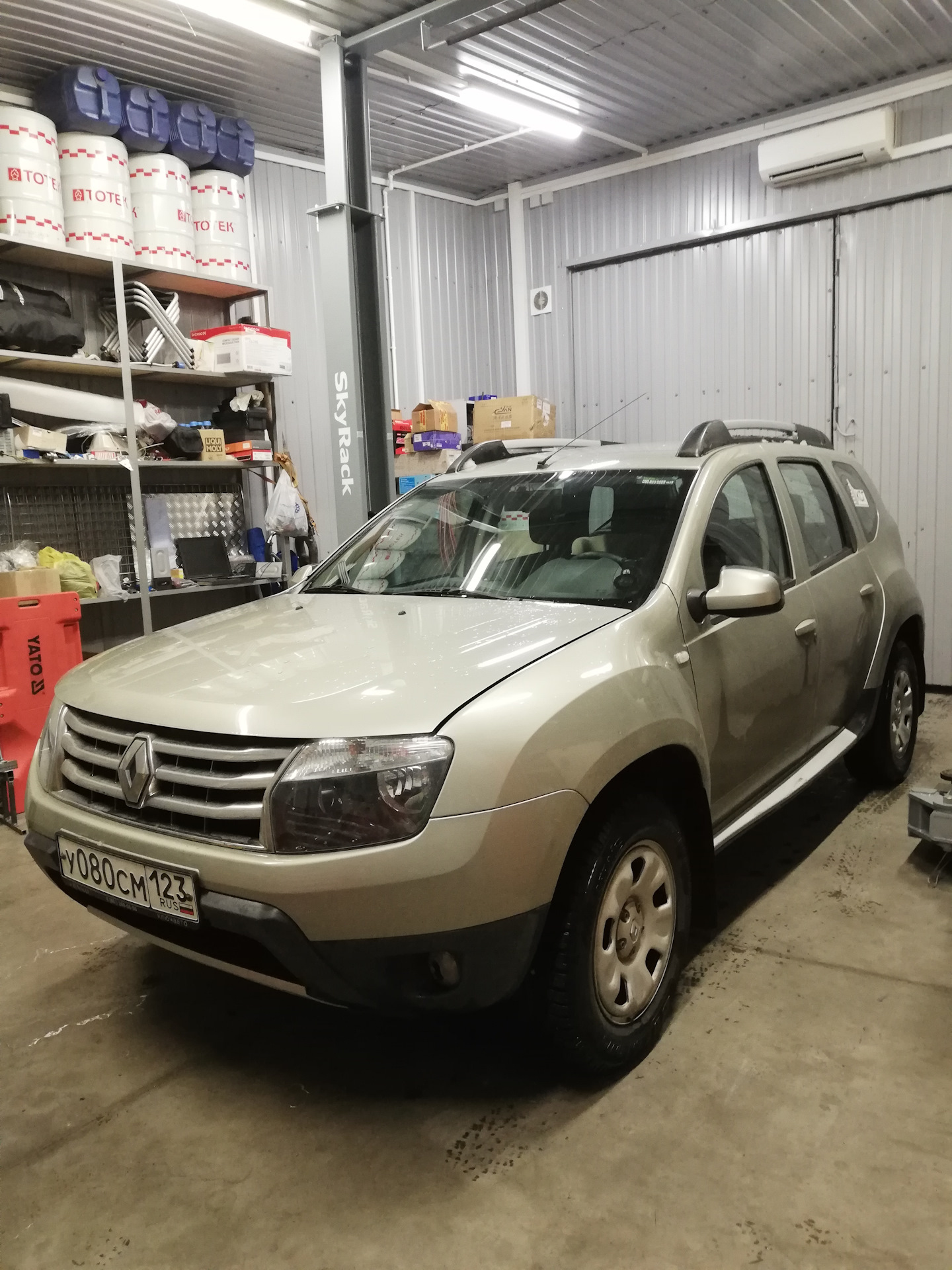 Альтернатива штатным ПТФ? — Renault Duster (1G), 2 л, 2014 года ...