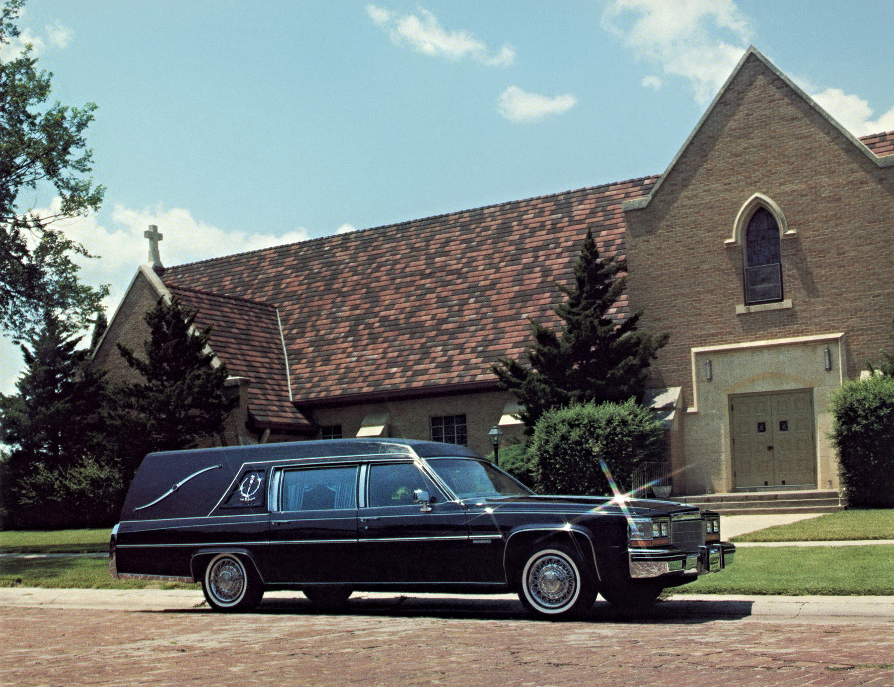 Кадиллак катафалк. Кадиллак 1949 катафалк. Американский катафалк Кадиллак. Cadillac катафалк 1969