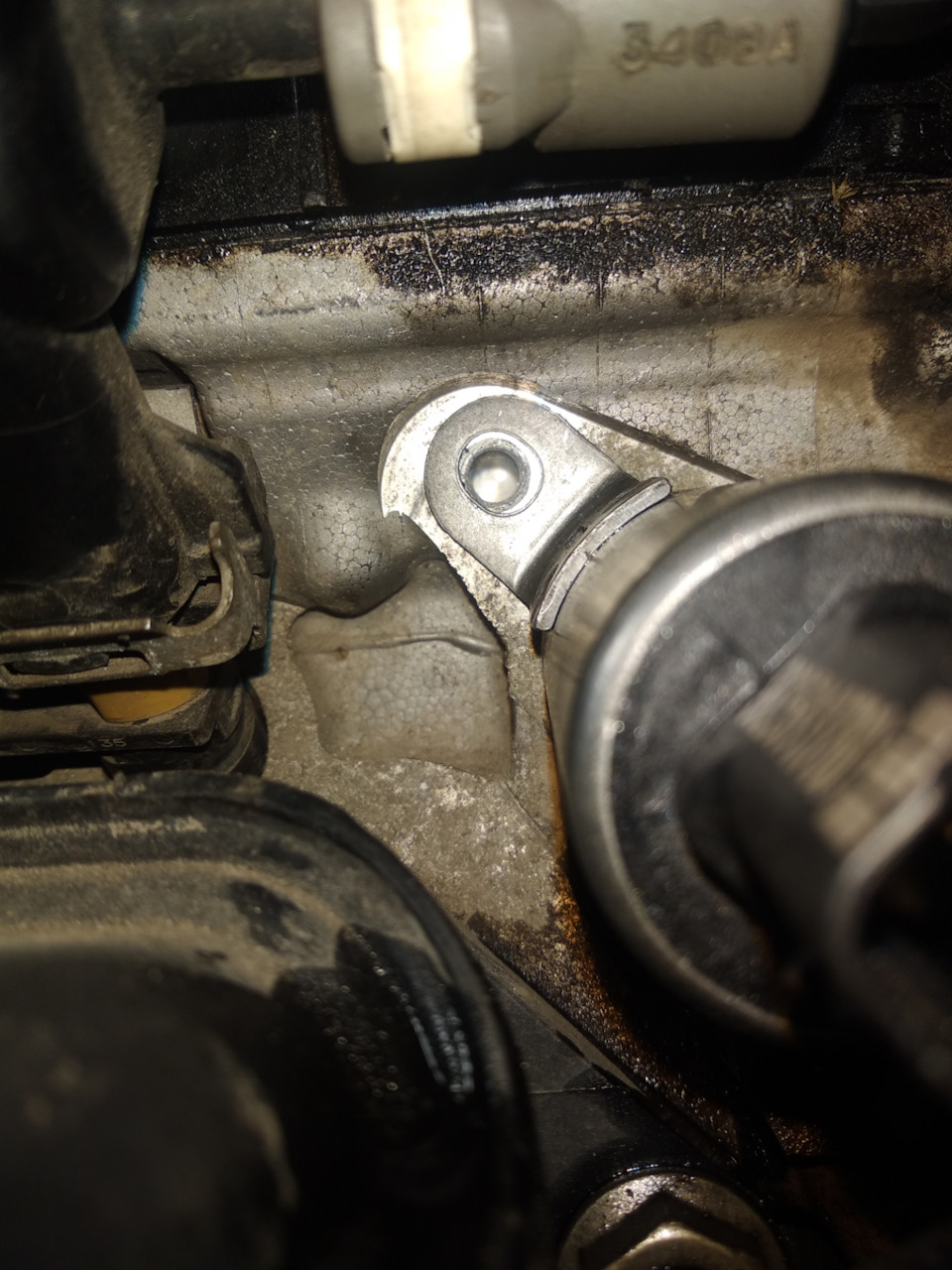 Замена клапана регулировки ГРМ — Peugeot 308 (1G), 1,6 л, 2010 года ...