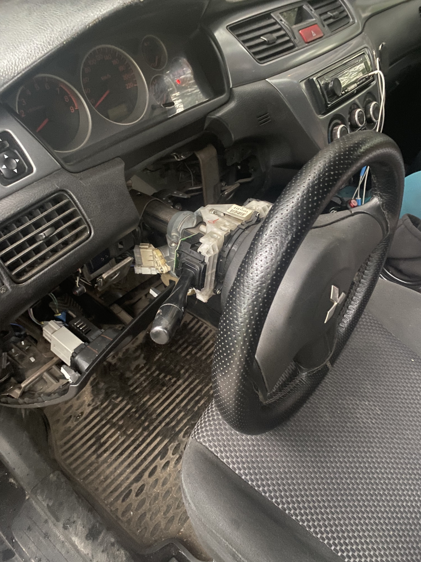 Руль на коленях — Mitsubishi Lancer IX, 1,6 л, 2007 года | поломка | DRIVE2