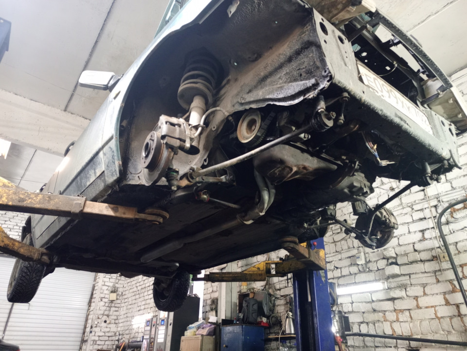 Замена внутренних гранат и передней опоры двигателя — Lada 21093i, 1,5 ...