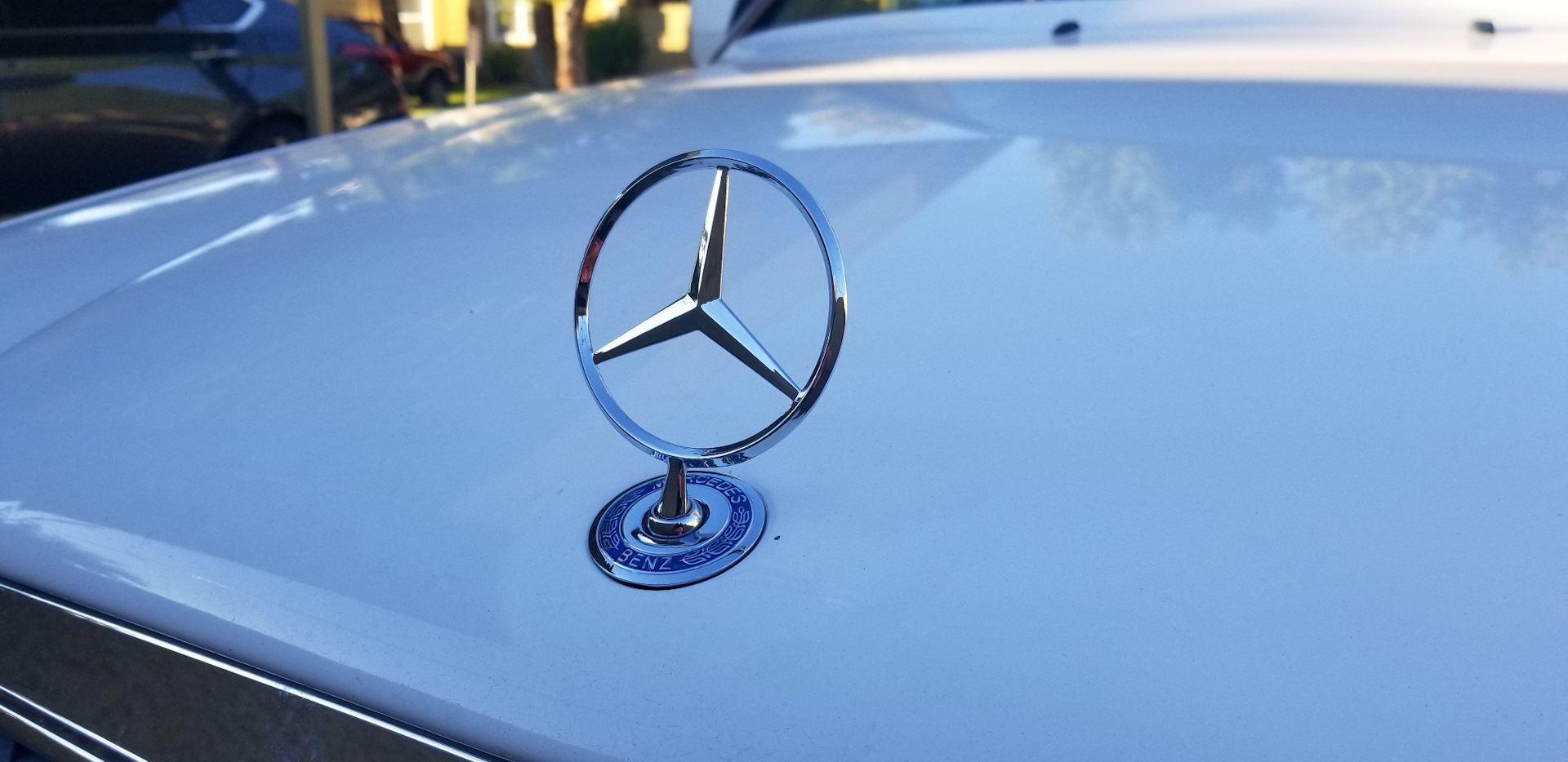 Звезда на капот. Mercedes-Benz GLK 2012 прицел на капоте. Мерседес значок на капоте GLK. Значок Мерседес на капот GLC 300. Звезда на капоте Мерседес ГЛК.