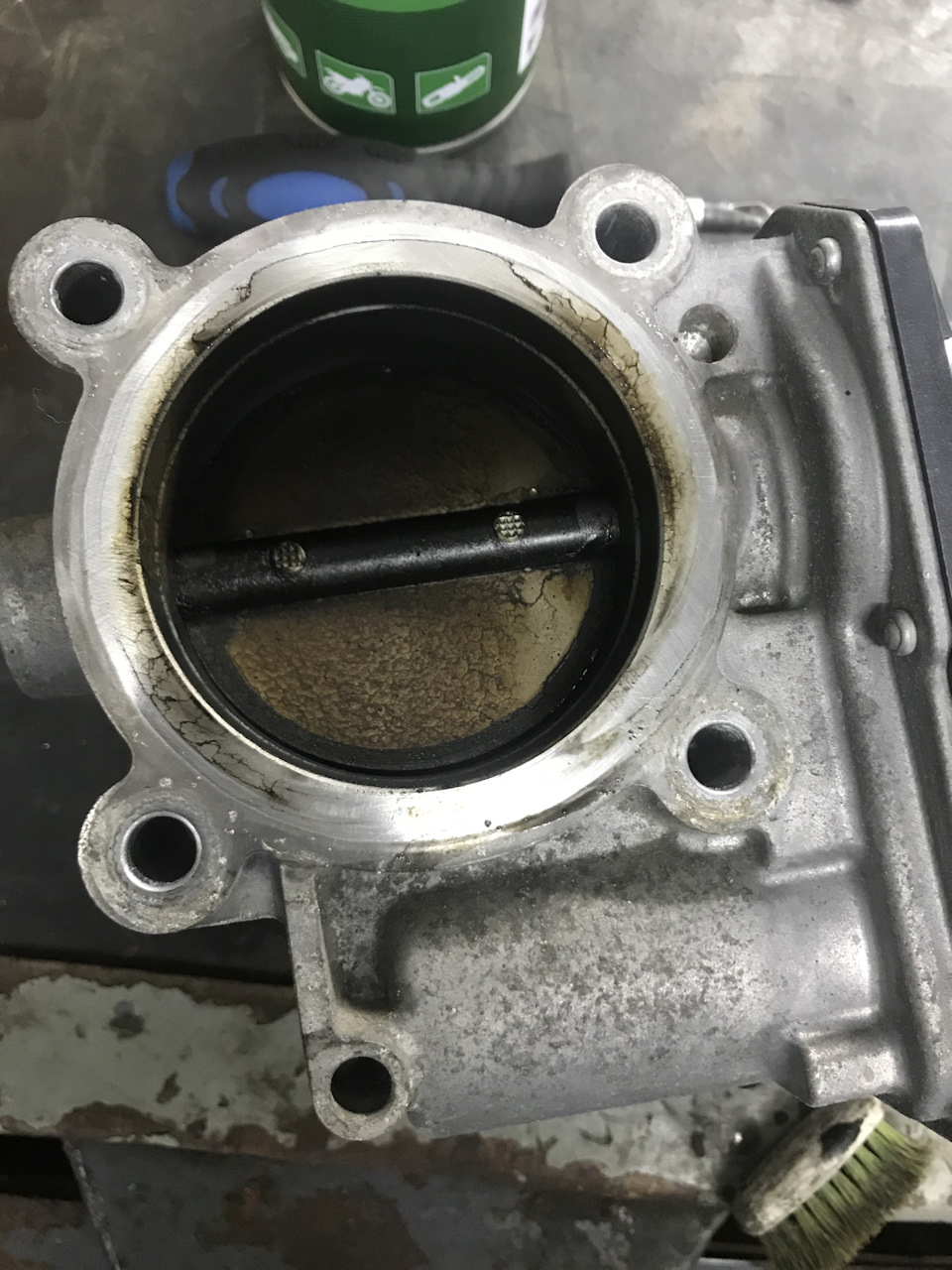 Прочистка дроссельной заслонки, замена топливного фильтра — Mazda 6 (3G ...