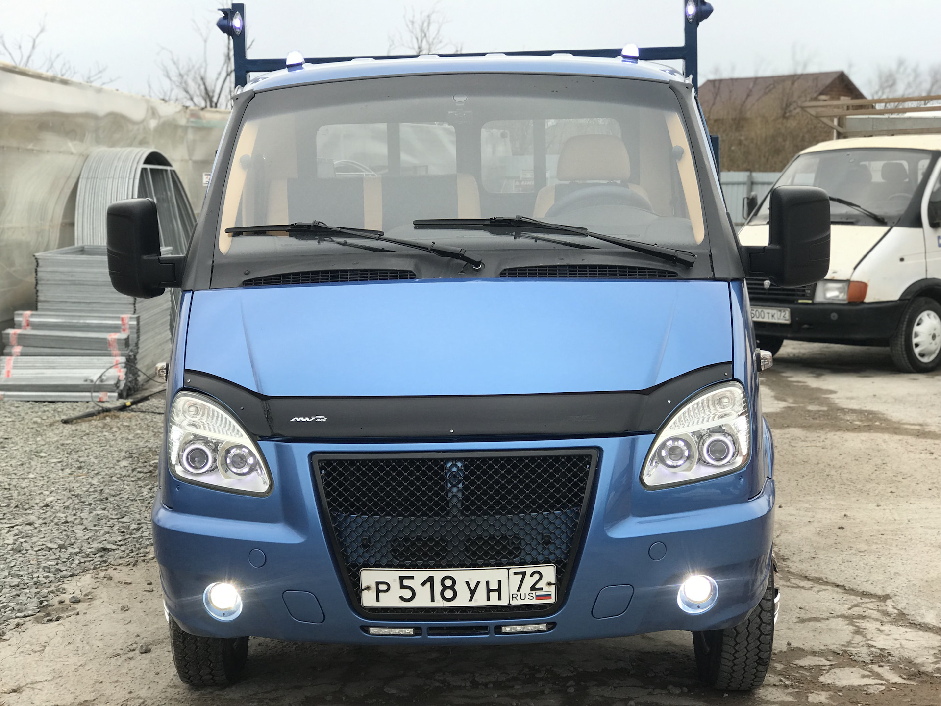 Газель цвета краски