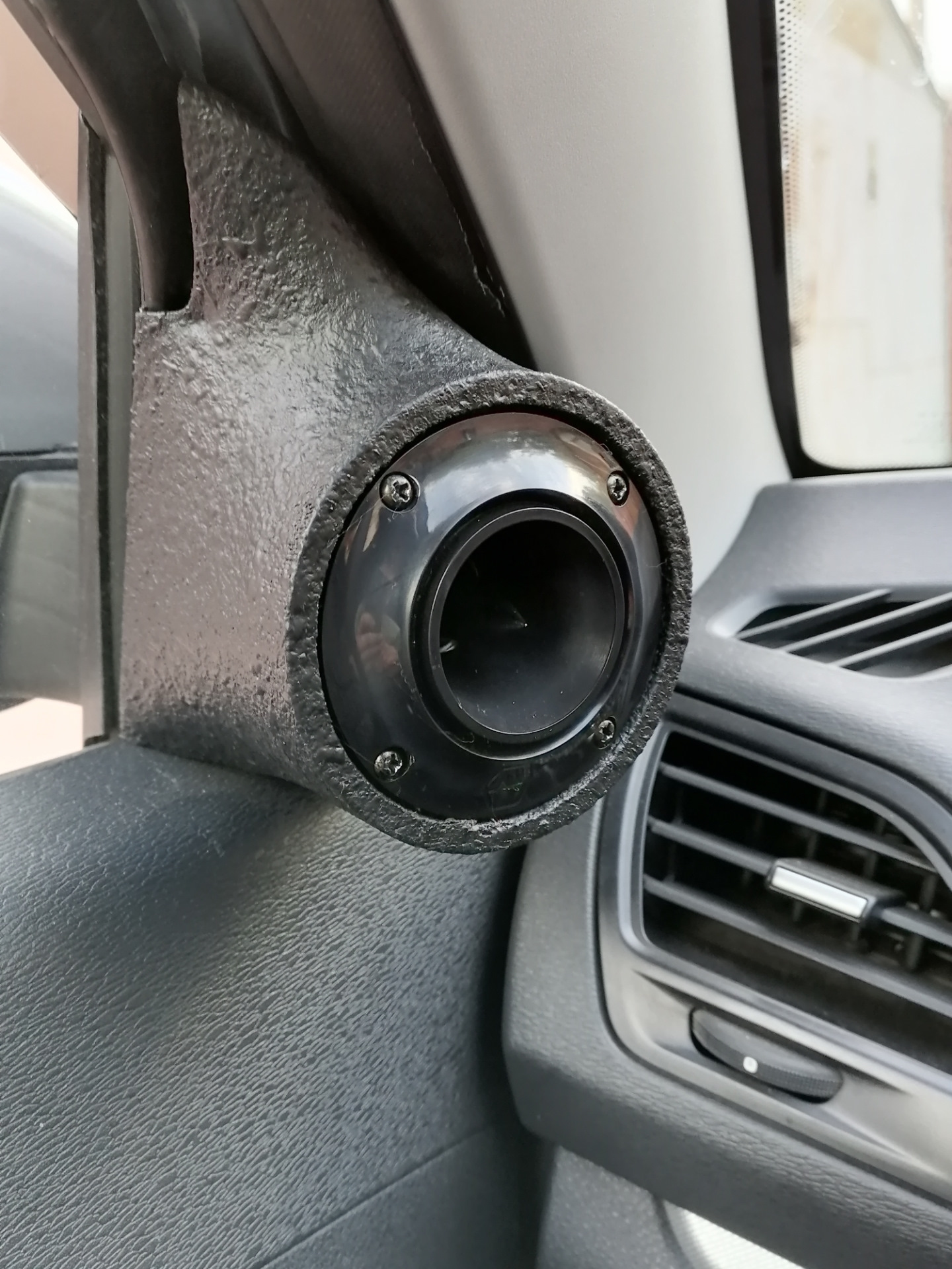 Рупора в уголки лансер 10. Неисправность рупора. Неисправность рупора. Акустика обратный рупор horn. Строение громкоговорителя.