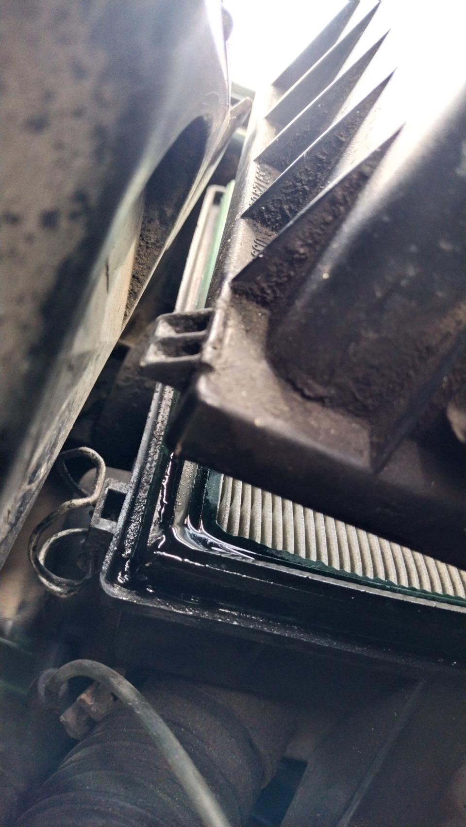 Масло в воздушном фильтре?! — Audi 80 (B4), 2 л, 1993 года | поломка ...