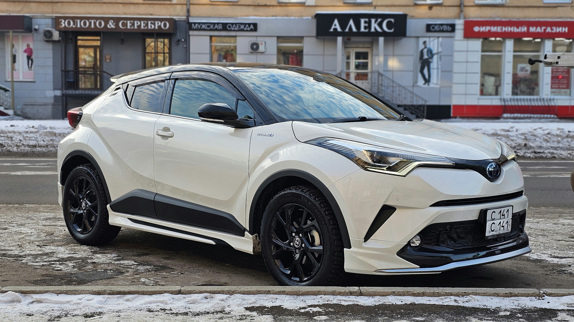 Toyota C-HR 1.8 гибридный 2018 | Two tone style🤍🖤 на DRIVE2