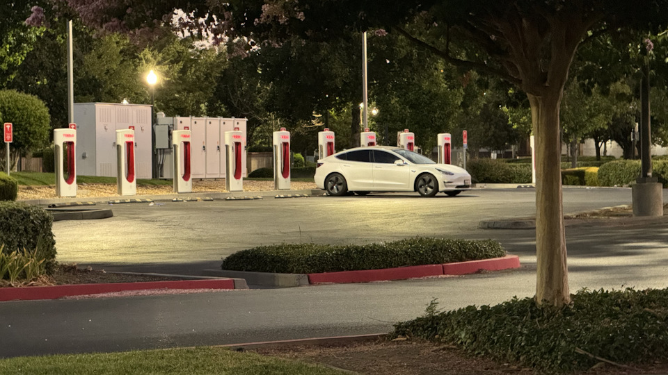 Tesla Model 3 не GT