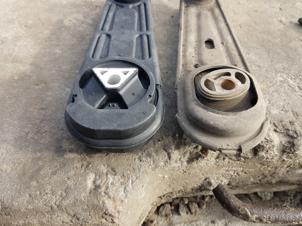 Подушка двигателя — Renault Kangoo (2G), 1,5 л, 2012 года | своими ...