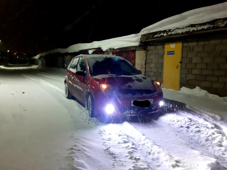 Установил диодные туманки — Ford Fiesta (Mk V), 1,4 л, 2006 года ...