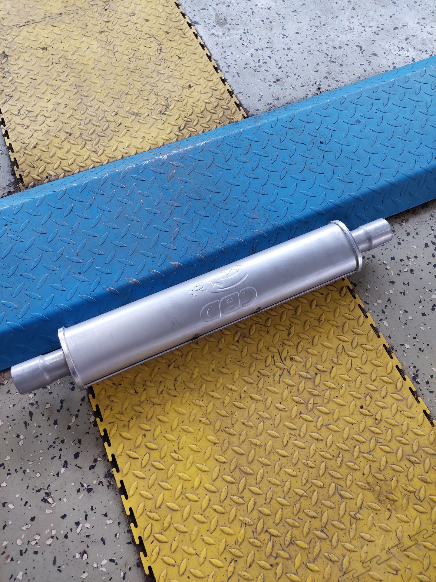 Замена резонатора. — Renault Sandero 1G, 1,6 л, 2012 года | визит на ...