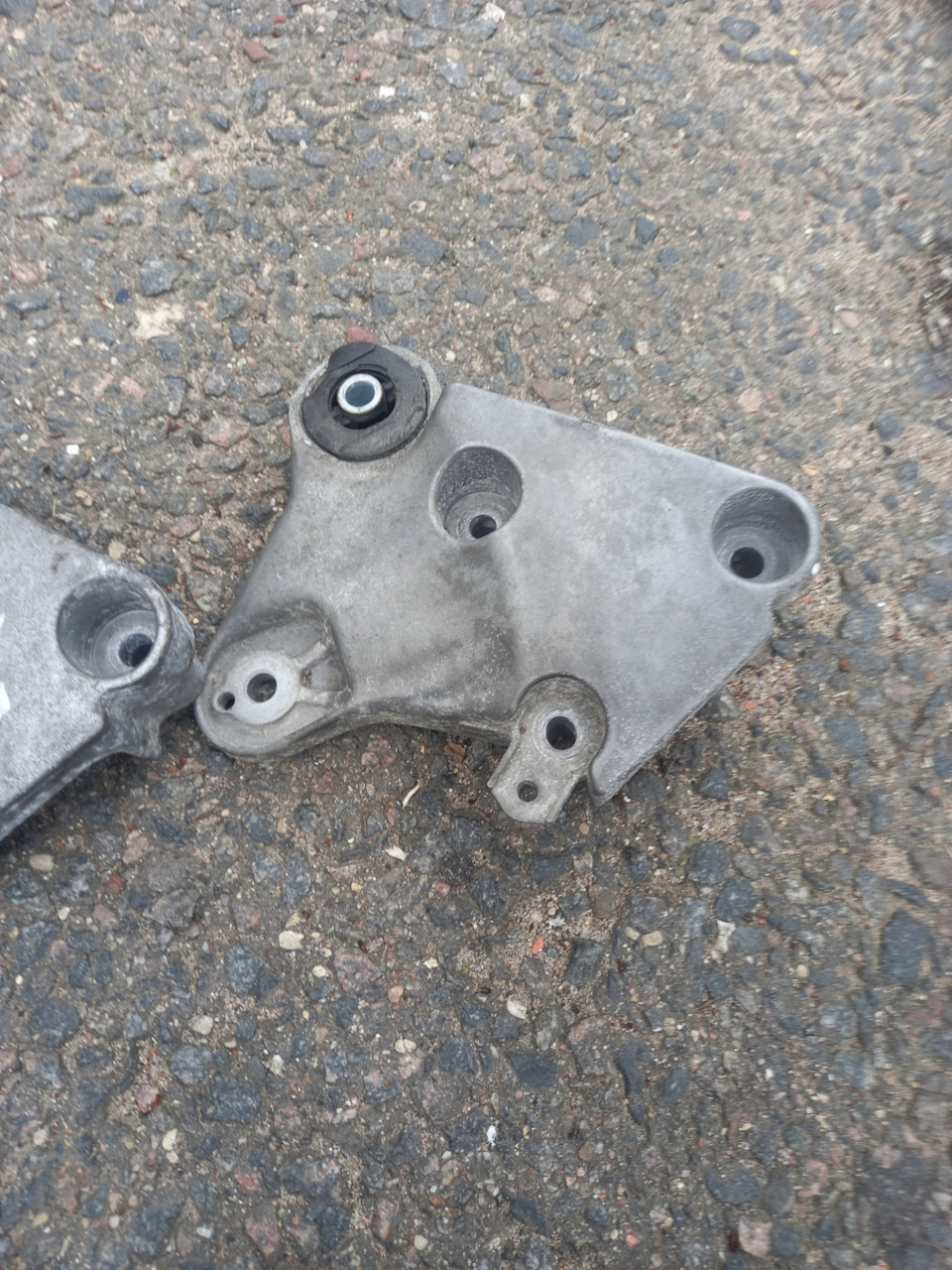Крепление двигателя — Renault Laguna II, 1,9 л, 2005 года | запчасти ...
