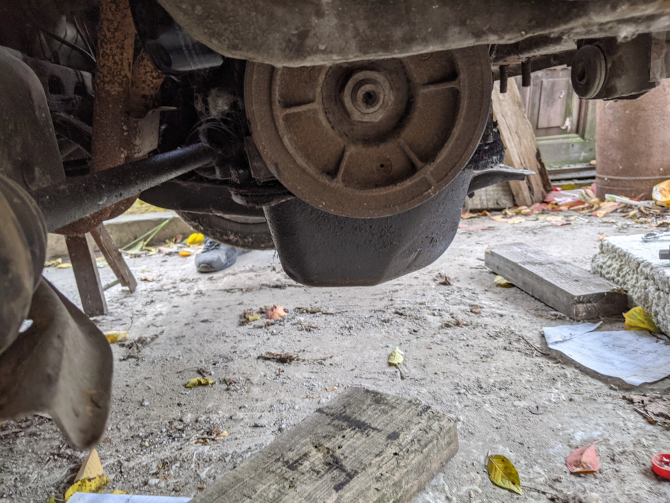 Наконец-то взялся за Таврию. НО! Не пойму как открутить шкив коленвала ...