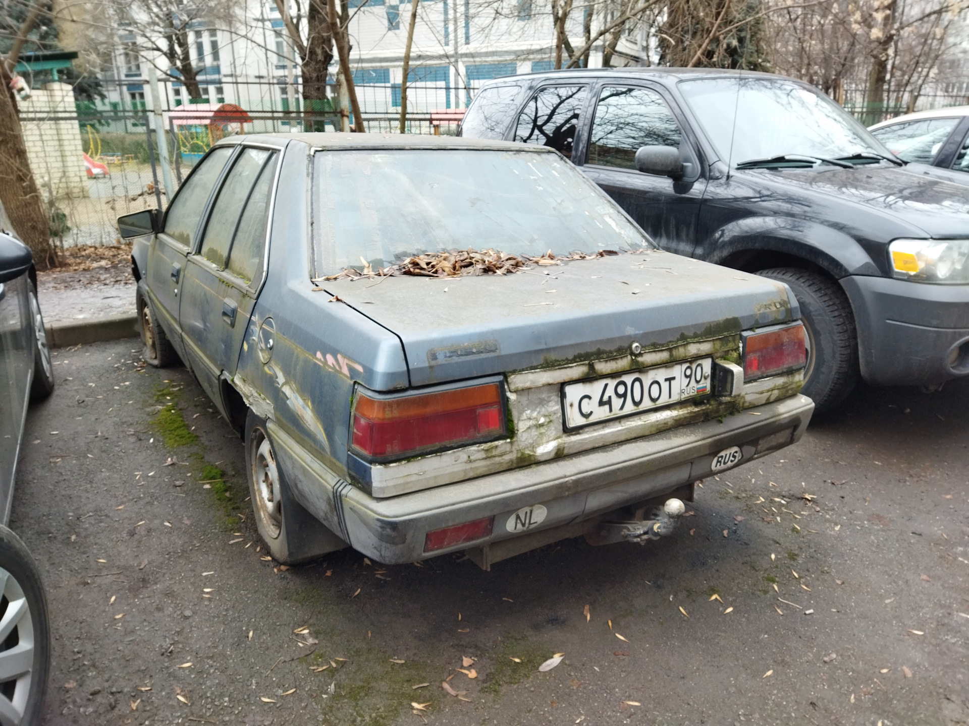 Заброшенная Ауди 80 в Москве