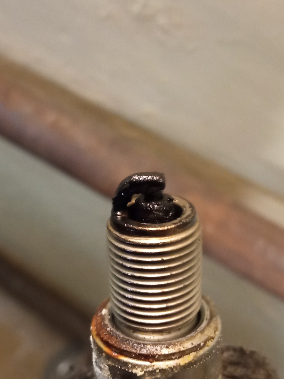 Свеча с четвёртого цилиндра — ЗАЗ 1103