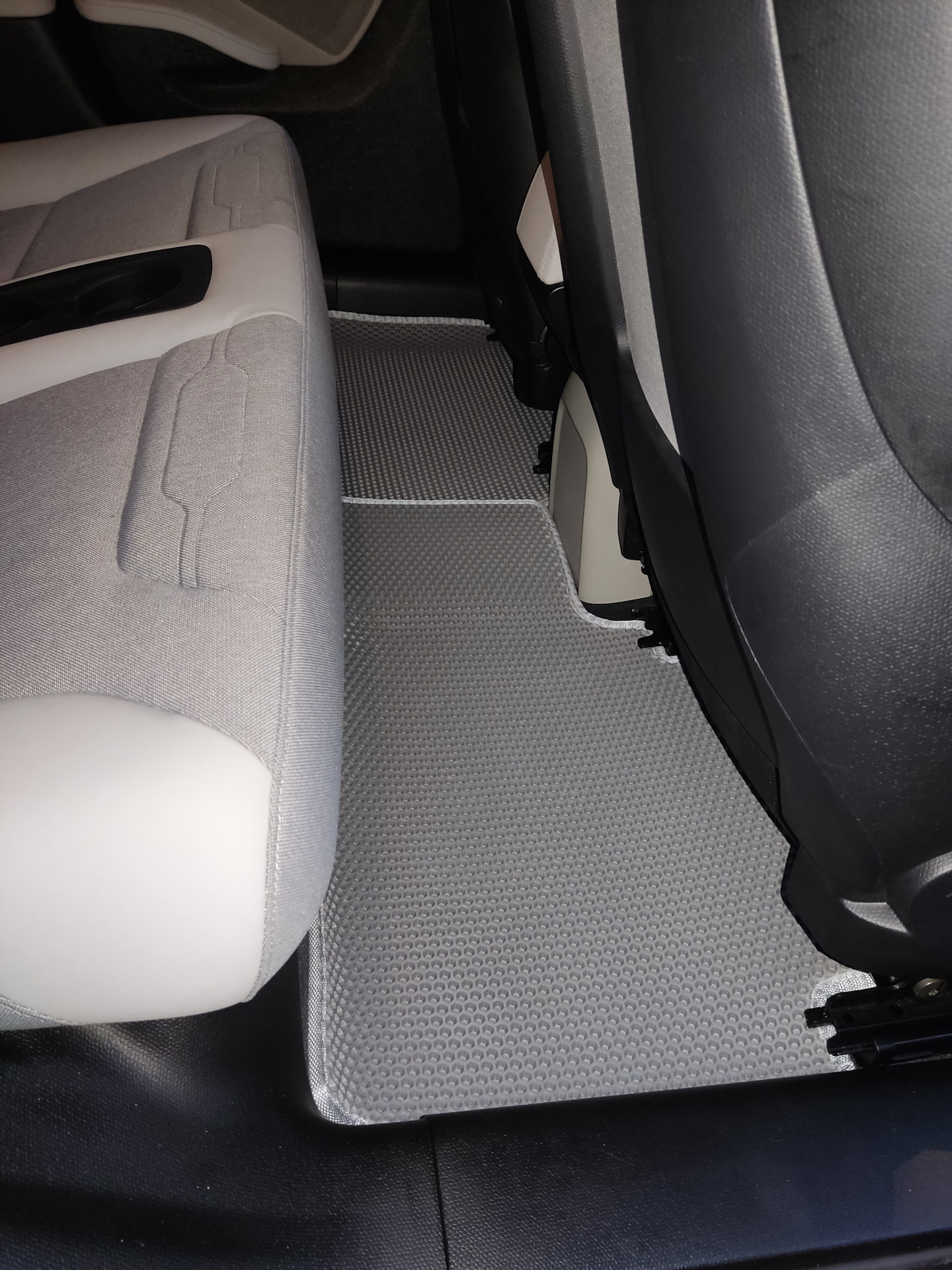 Новые коврики в машину — BMW i3, 2018 года | своими руками | DRIVE2