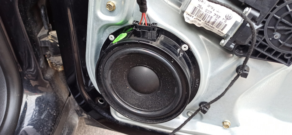 Nokia — Volkswagen Passat Variant (B5)