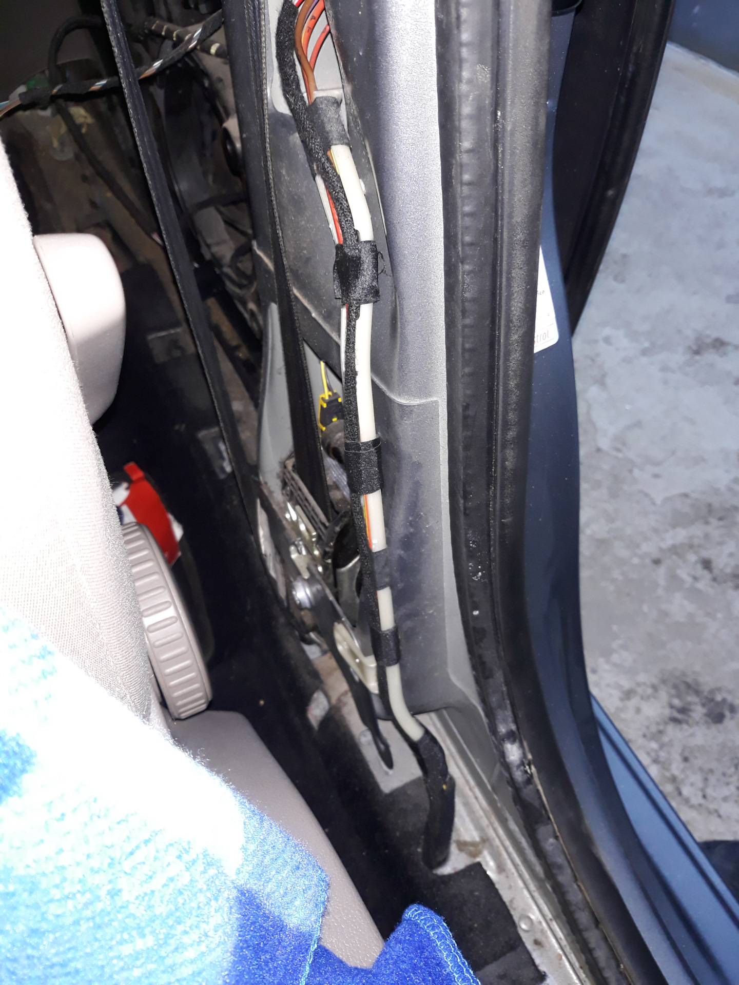 Подключение задних динамиков — Volkswagen Golf Mk6, 1,4 л, 2010 года ...