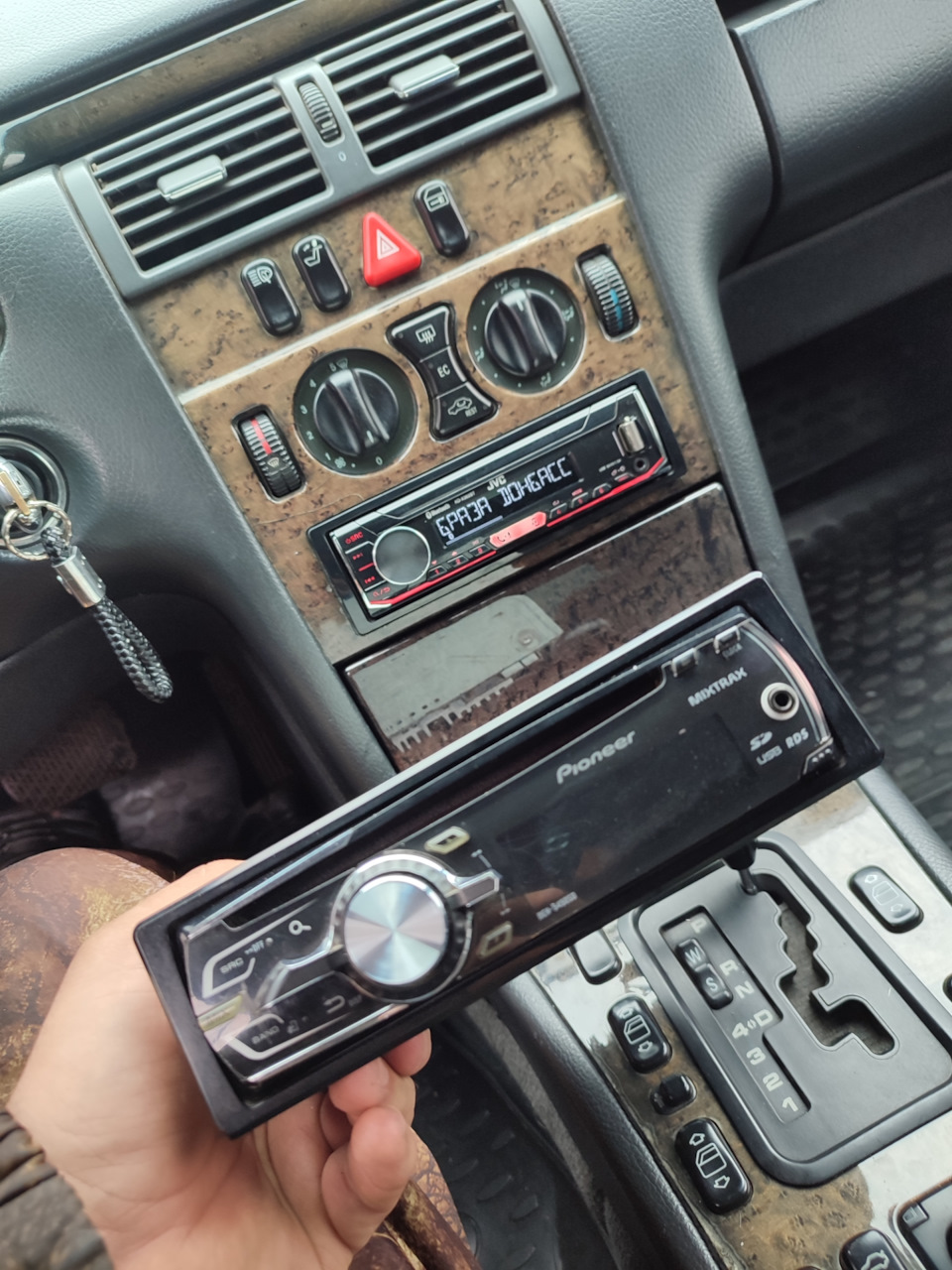 Замена PIONEER на процессорный JVC. — Mercedes-Benz E-class (W210), 2,8 л,  1998 года | автозвук | DRIVE2