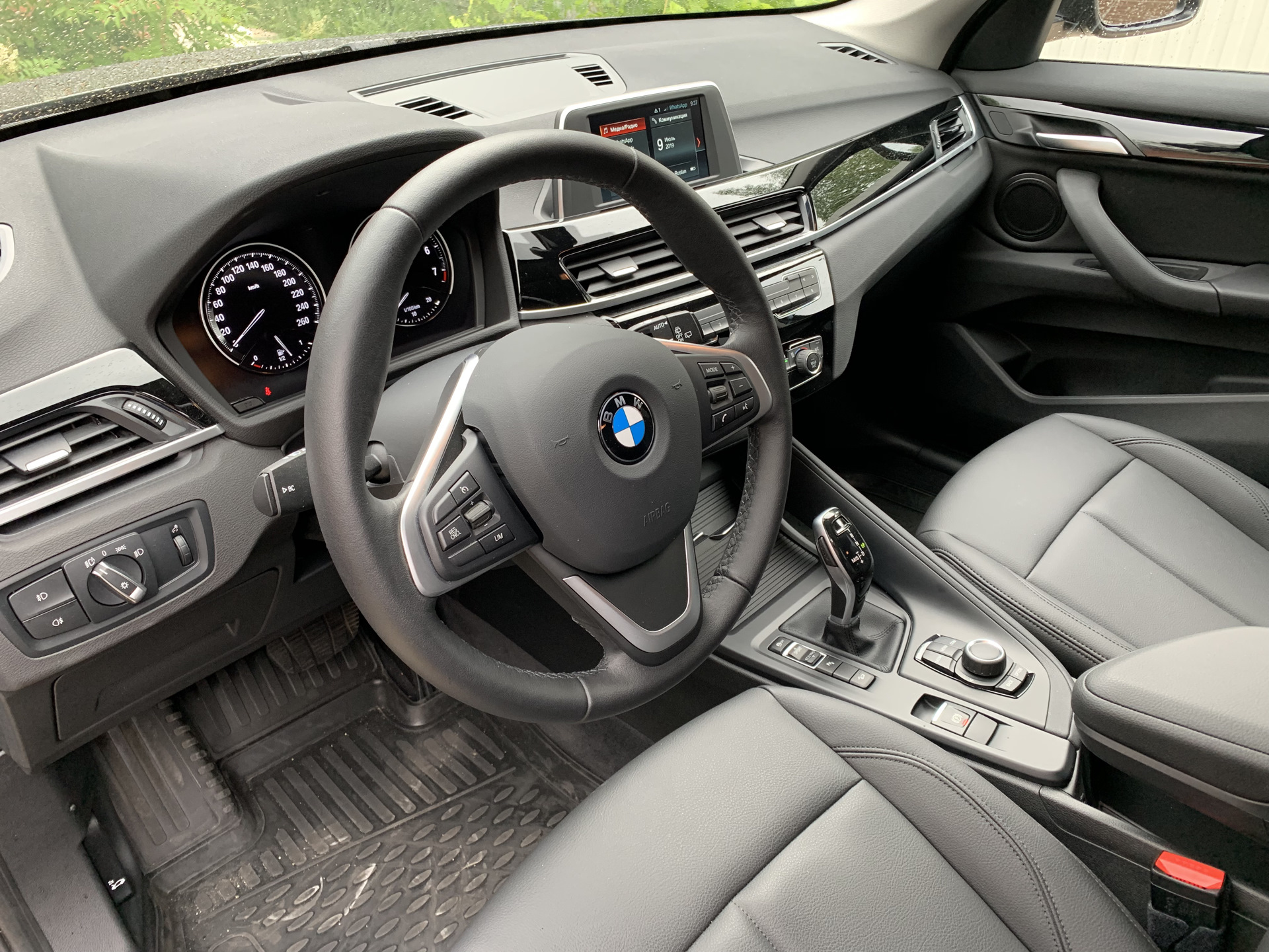 BMW x1 салон