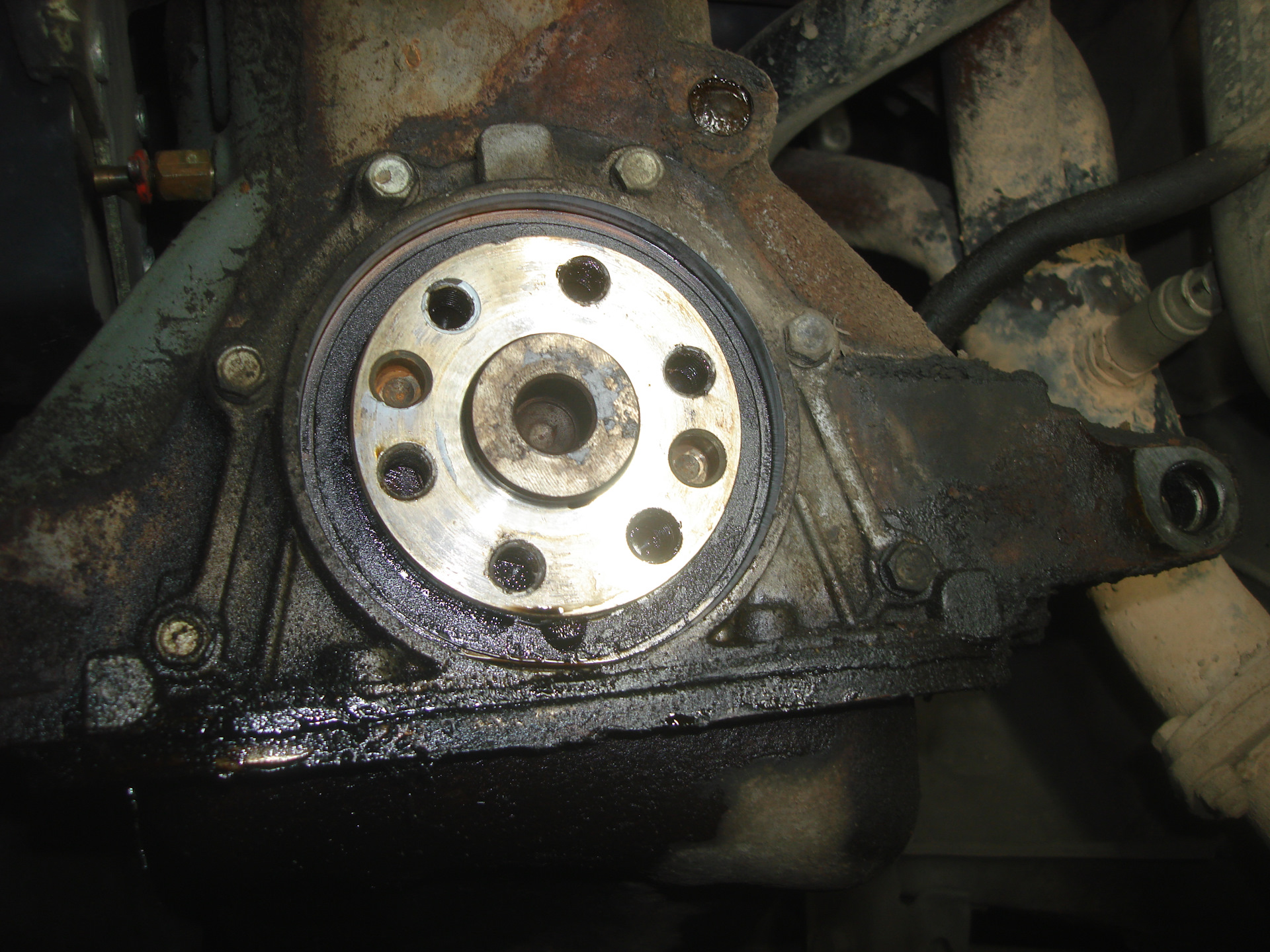 Чери тигго т11 сальник распредвала. Выдавило сальник коленвала причины ваз. Гранд чероки 5. Выдавило сальник коленвала причины. Сальник коленвала grand cherokee zj.