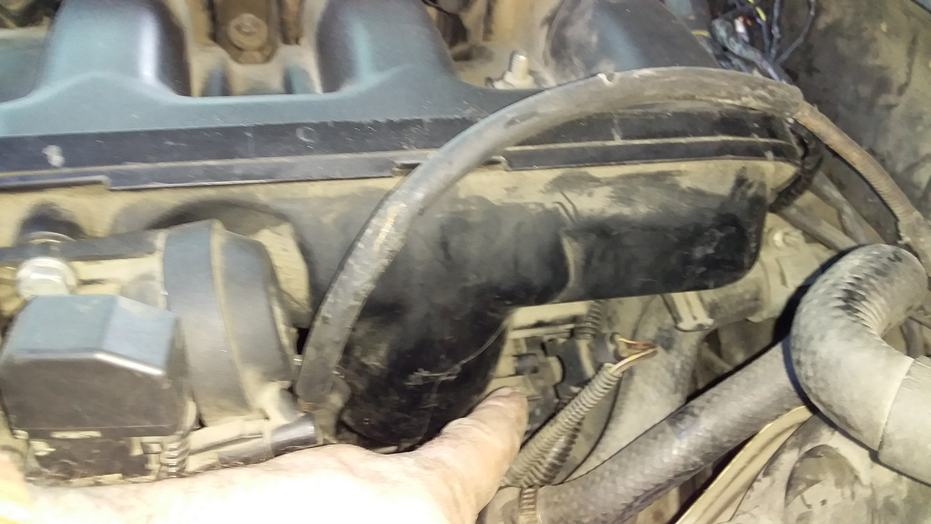 Сузуки эскудо 93г шланг системы вентиляции картера. Клапан паджеро 3. Паджеро подсос воздуха. 8. Паджеро подсос воздуха.