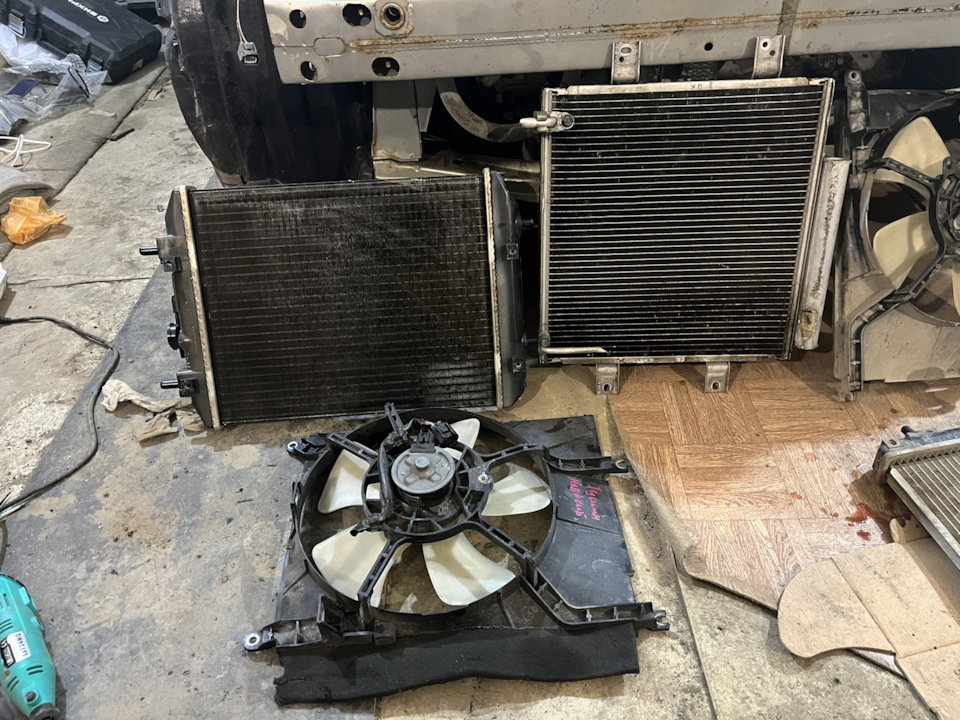 Замена радиаторов А/С и ДВС — Toyota Passo, 1,3 л., 2005 года | поломка ...