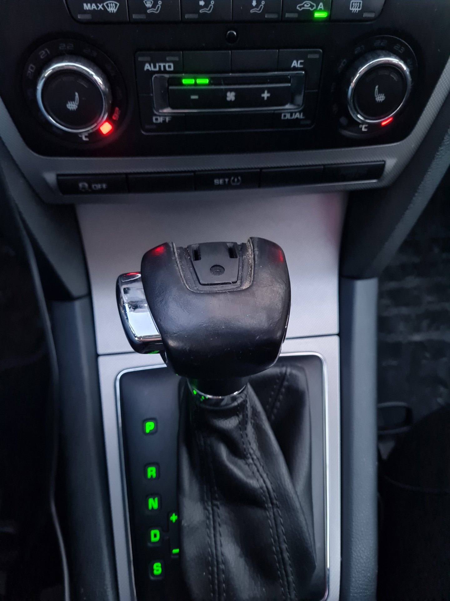 Облез хром на ручке АКПП — Skoda Octavia A5 Mk2, 1,8 л, 2012 года ...