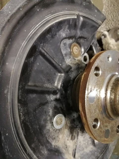 Ремонт щитков тормозных дисков — Skoda Superb Combi (Mk2), 2 л, 2011 ...