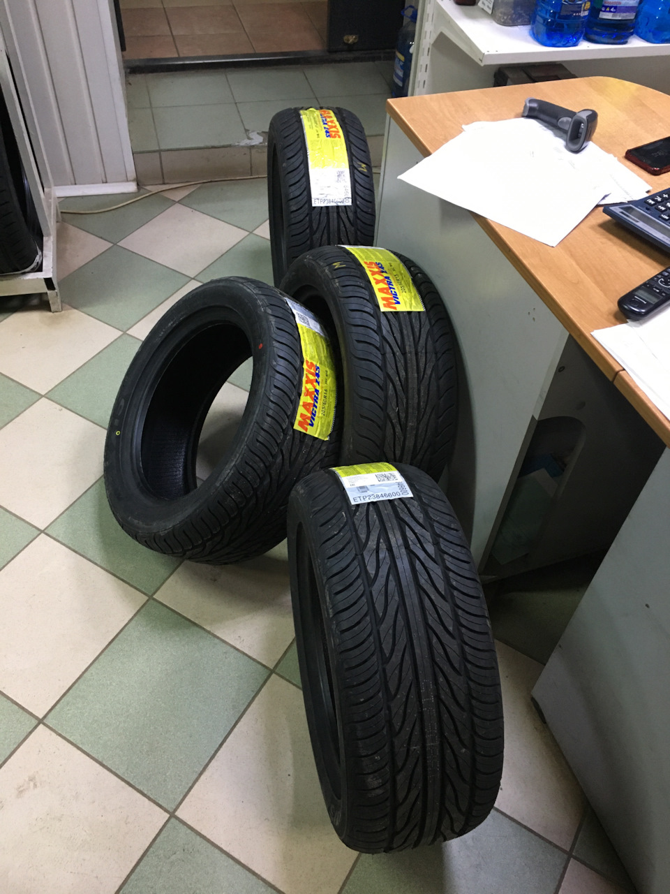 Maxxis ma z4s victra отзывы. Maxxis ma-z4s Victra 205/50r15 89v. Шины Максис ма 501.