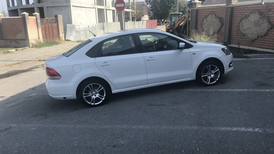 Не заводится с первого раза по утрам — Volkswagen Polo Sedan, 1,6 л ...