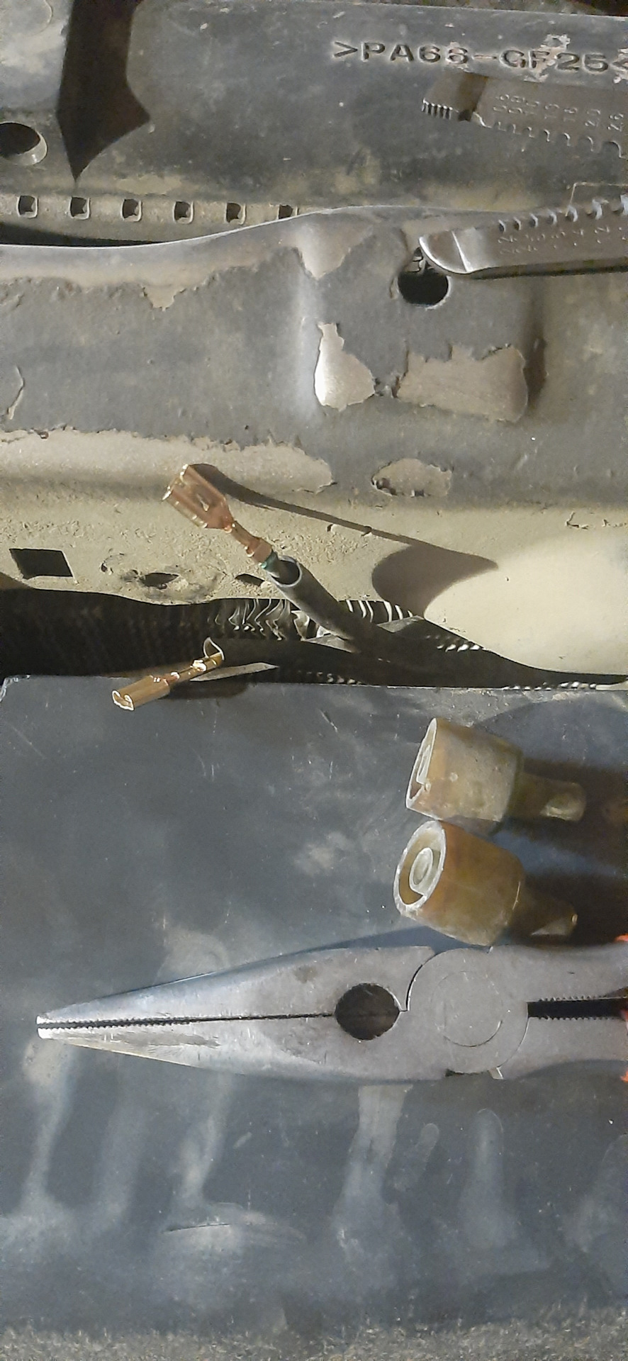 Установка задних ремней безопасности — Mitsubishi Galant (8G), 2,5 л ...