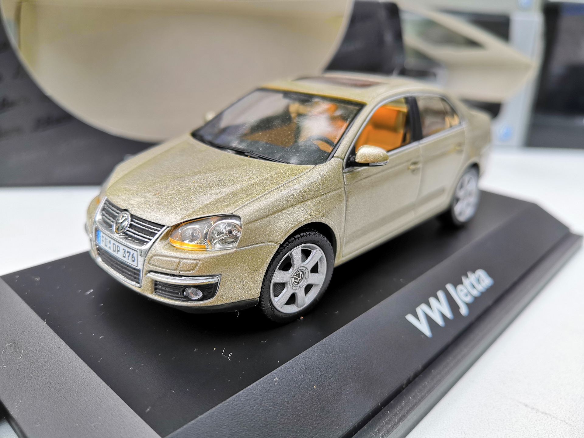 Продам модели. Neo Volkswagen Golf 1 1:43. Модель Volkswagen Golf 2008 1/43.