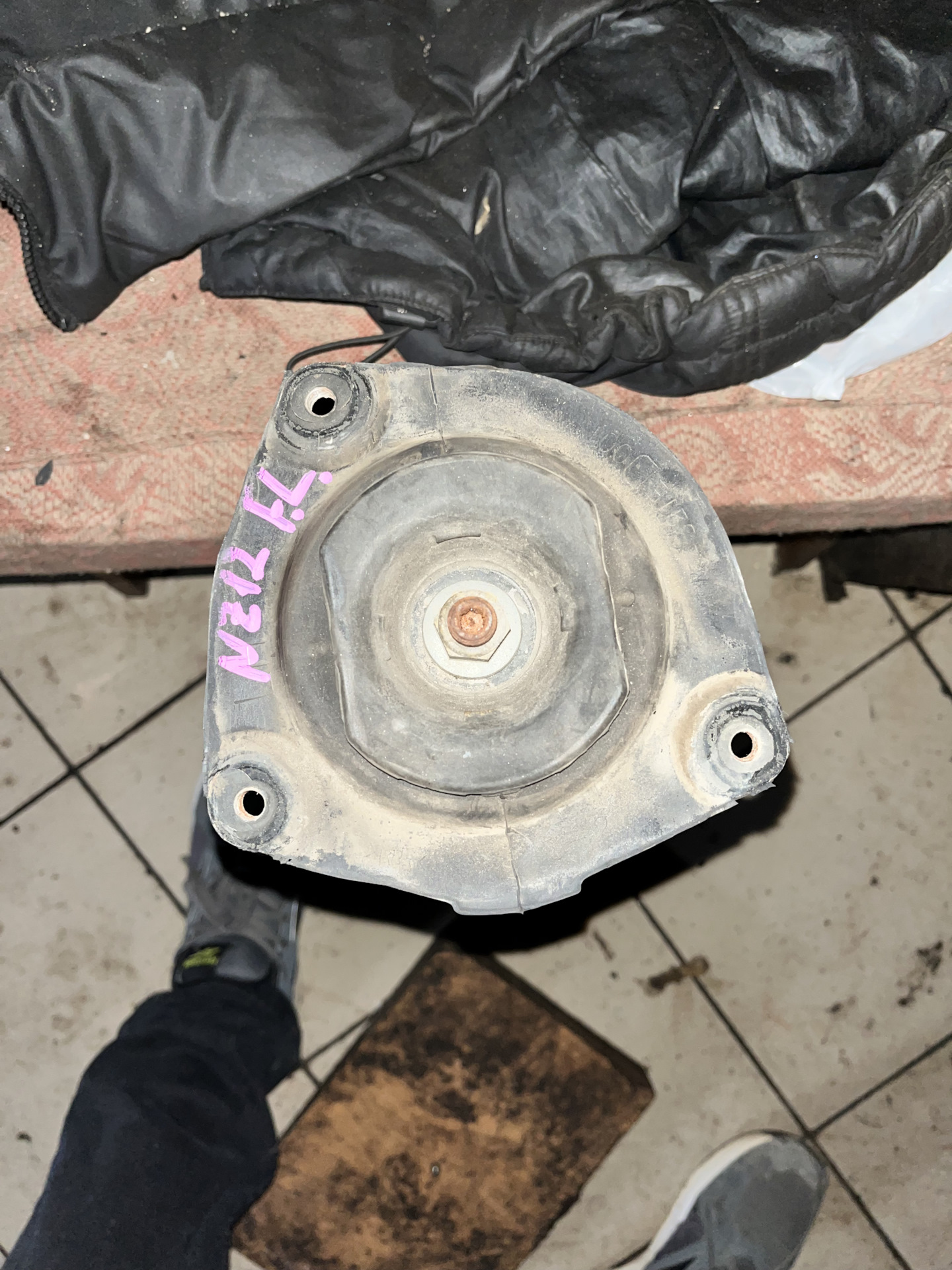 Передние стойки от cube nz 12 4wd — Nissan Tiida (1G), 1,6 л, 2008 года ...