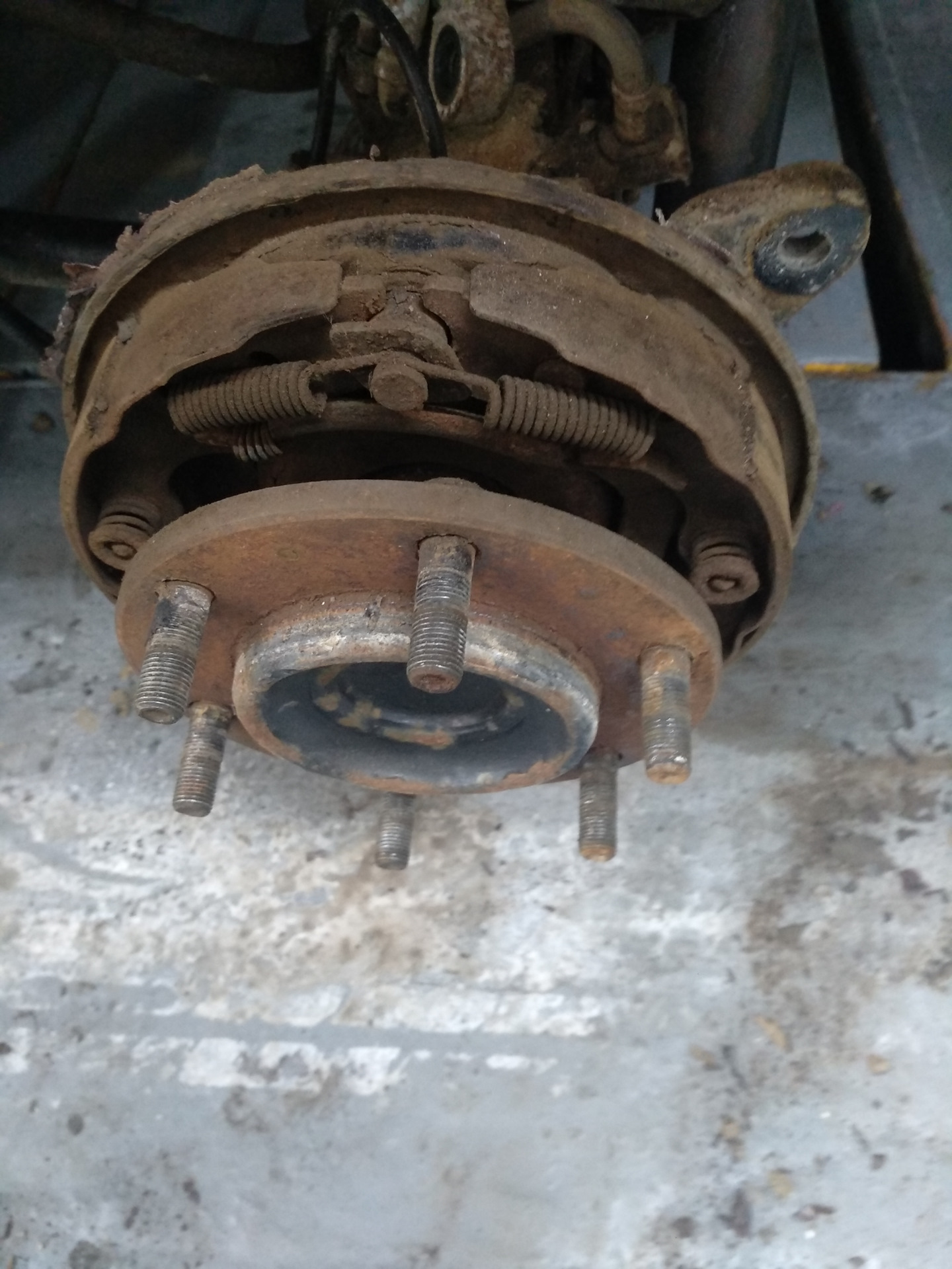 Замена колодок стояночного тормоза или как обездвижить автомобиль ...