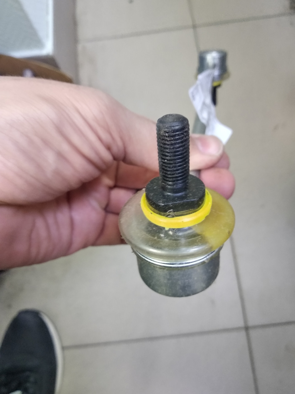 Замена передней стойки стабилизатора — Ford Focus Wagon III, 1,6 л ...