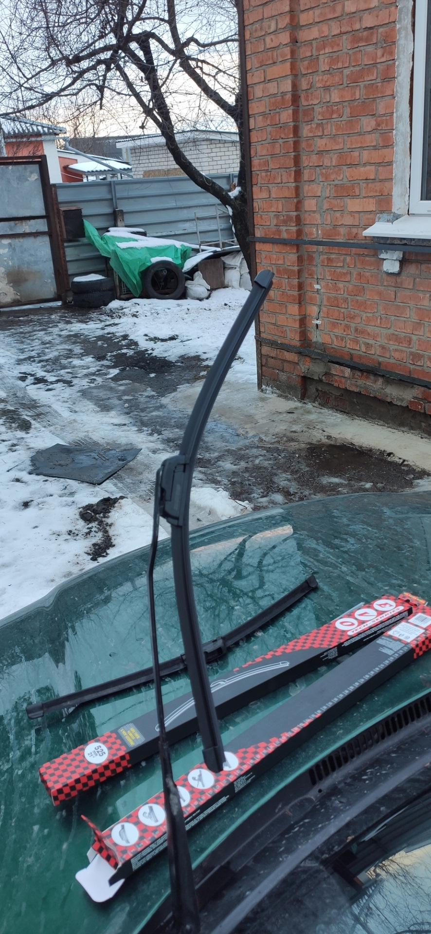 Замена щеток стеклоочистителей и настройка форсунок омывателей — Audi ...