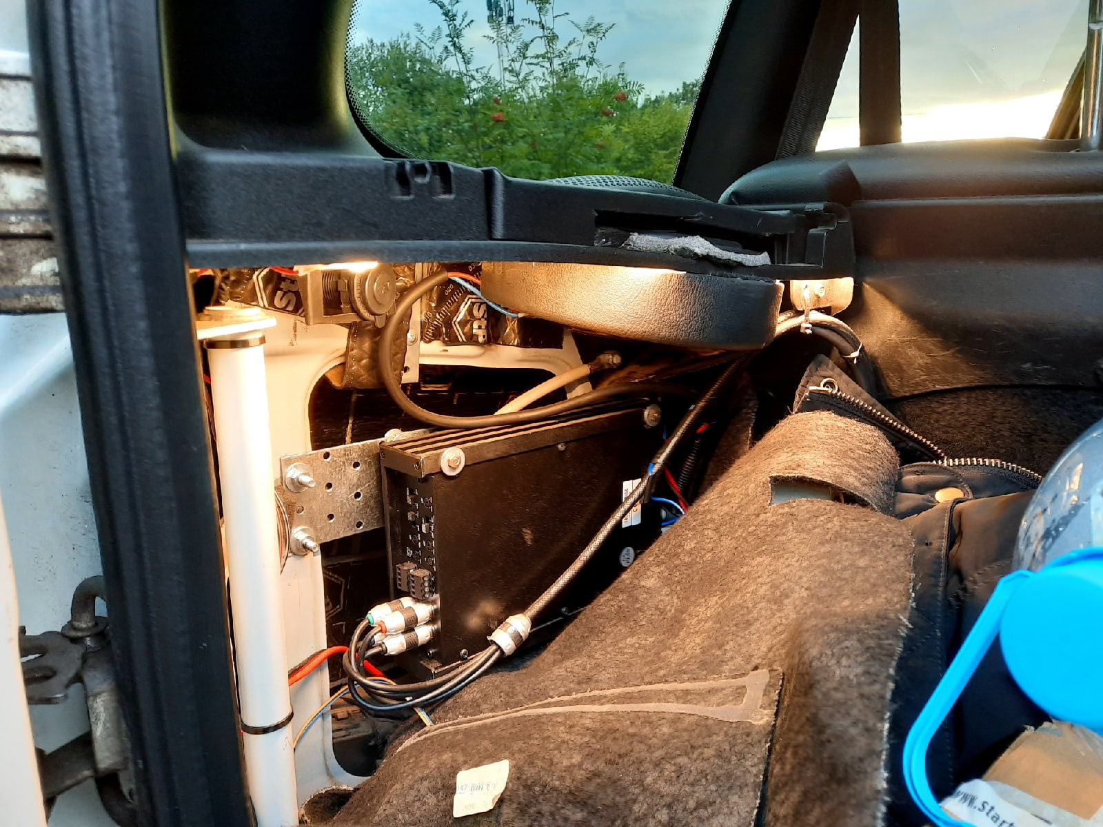 Бюджетный звук в шниву — Chevrolet Niva, 1,7 л, 2012 года | автозвук ...