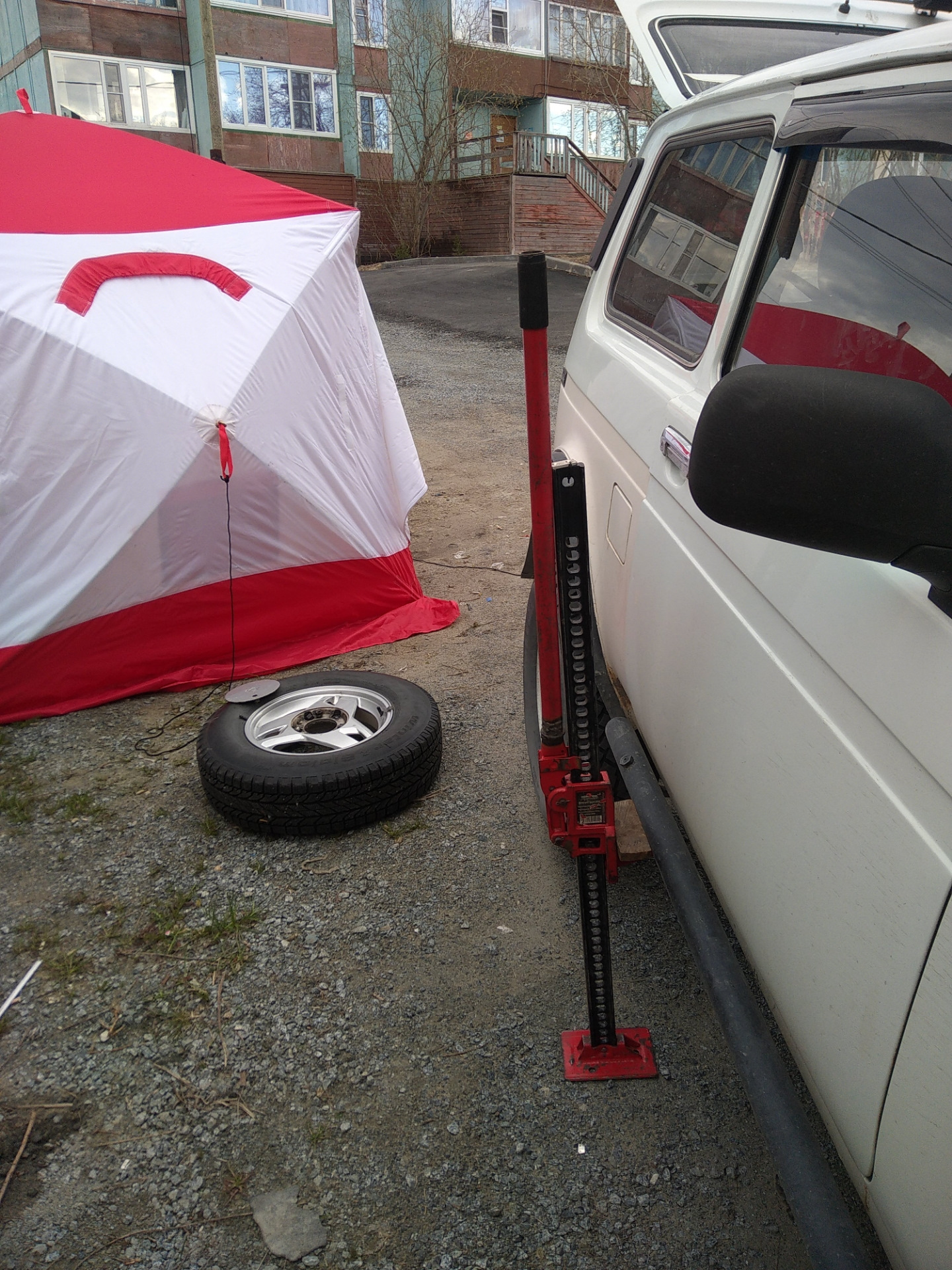 Магнитное крепление ручки хайджека. — Lada 4x4 3D, 1,7 л, 2010 года ...
